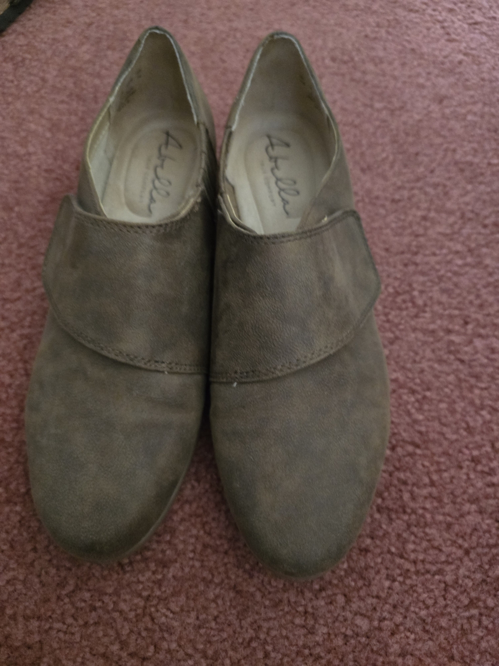 Abella True Comfort Brown Slip On Flats Faux Leather Sz. (7M)